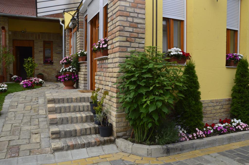 Hotel Mediterran Vendeghaz Kecskemét Exterior foto